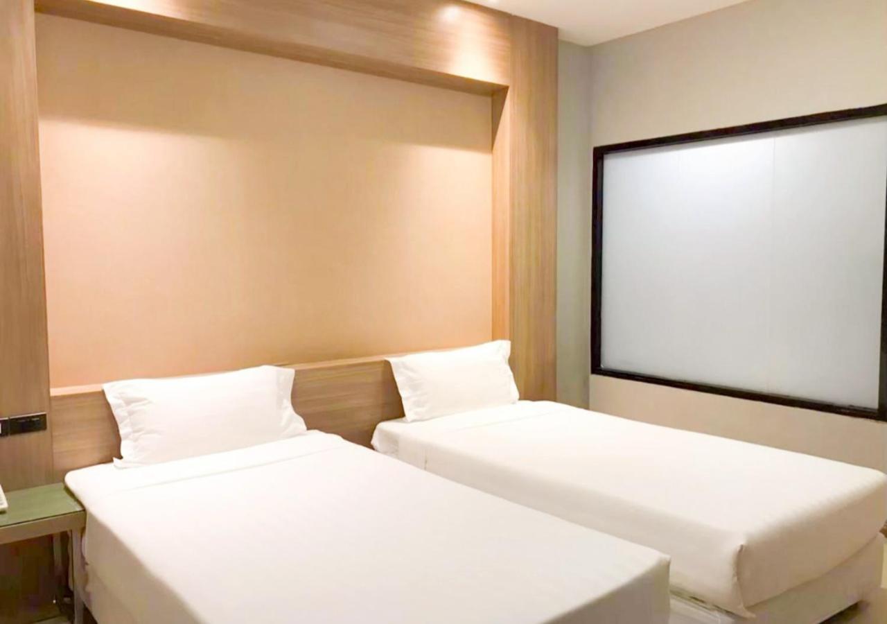C Hotel Bangna Bangkok Buitenkant foto