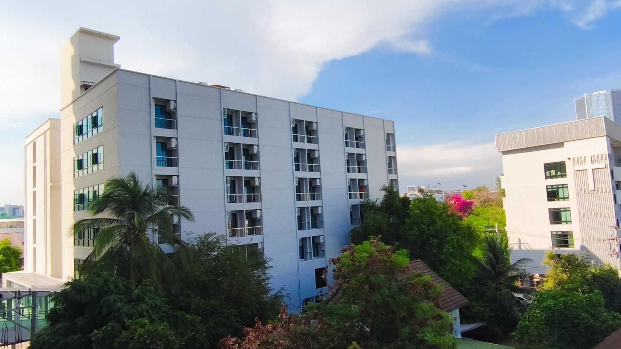 C Hotel Bangna Bangkok Buitenkant foto