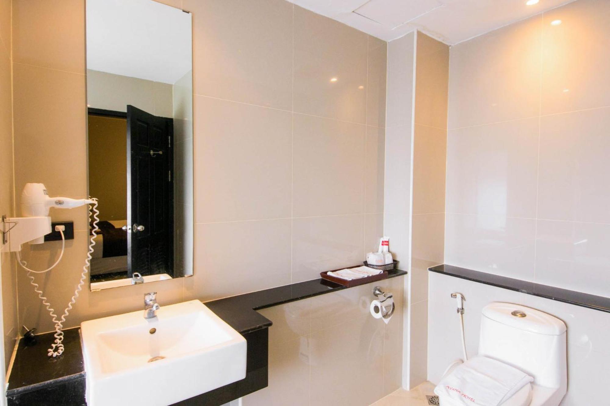C Hotel Bangna Bangkok Buitenkant foto